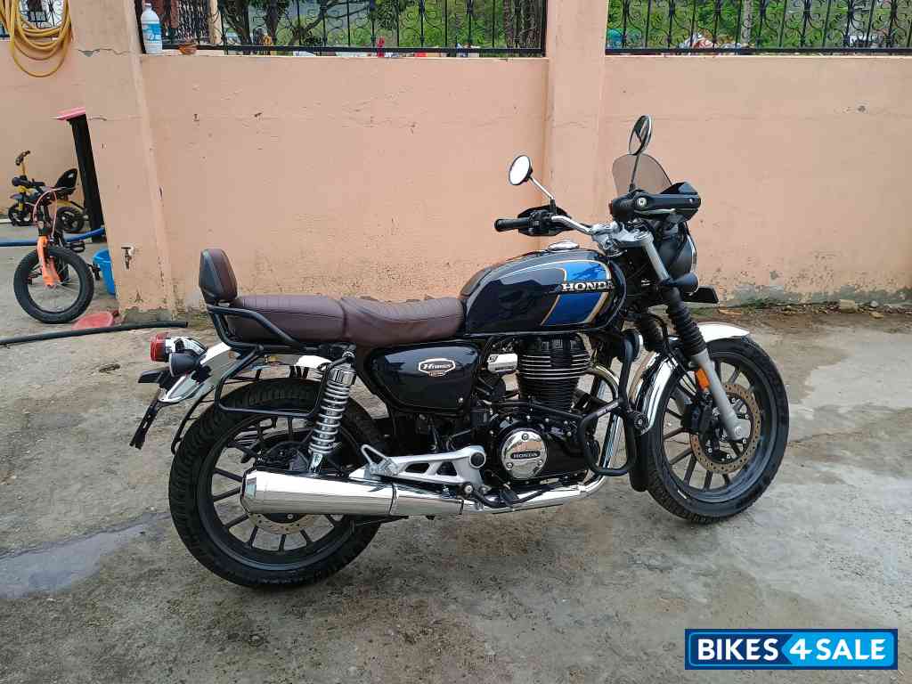 Pearl Blue Honda Hness CB350 Legacy Edition