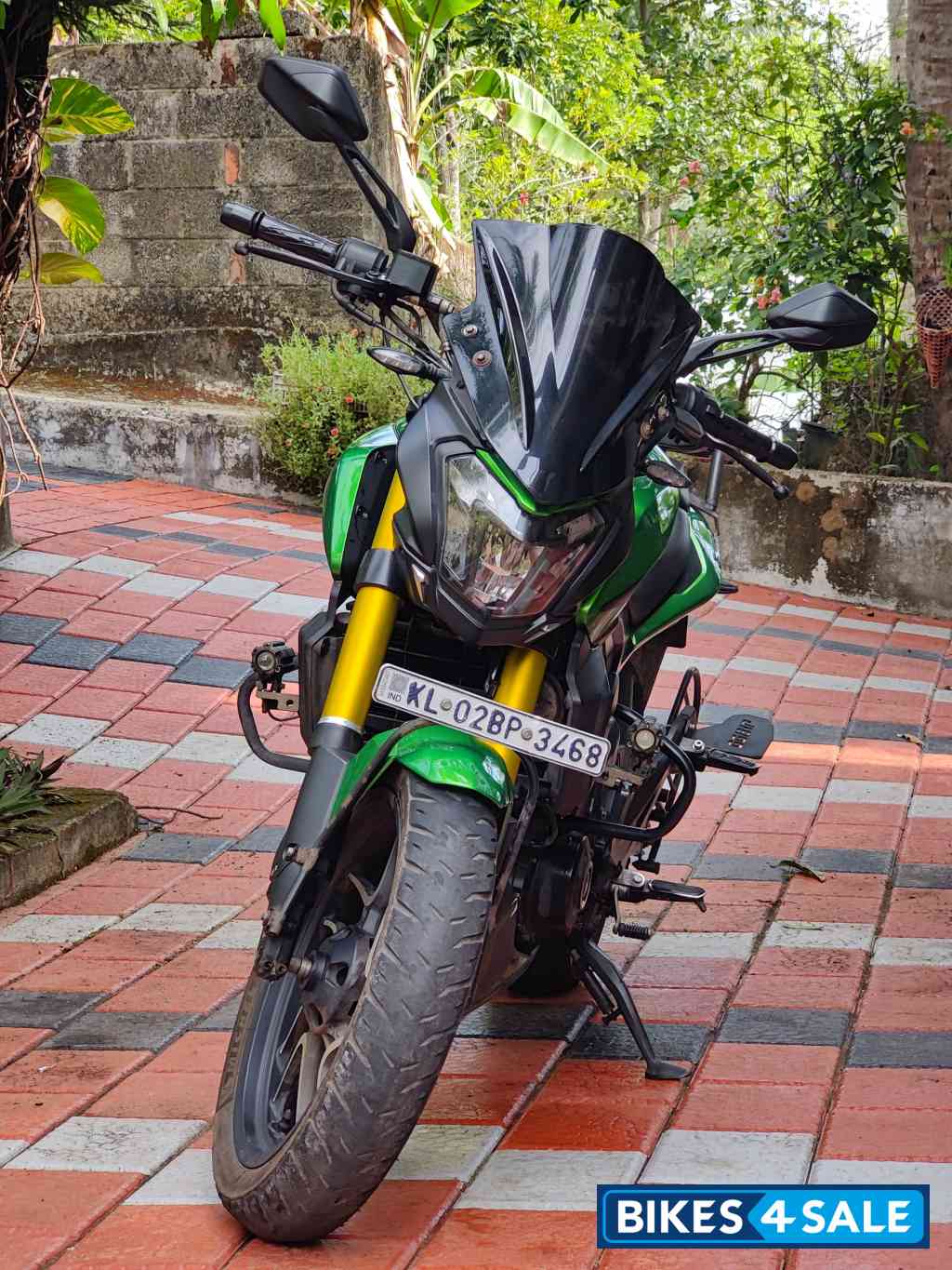 Green Bajaj Dominar 400 ABS BS6