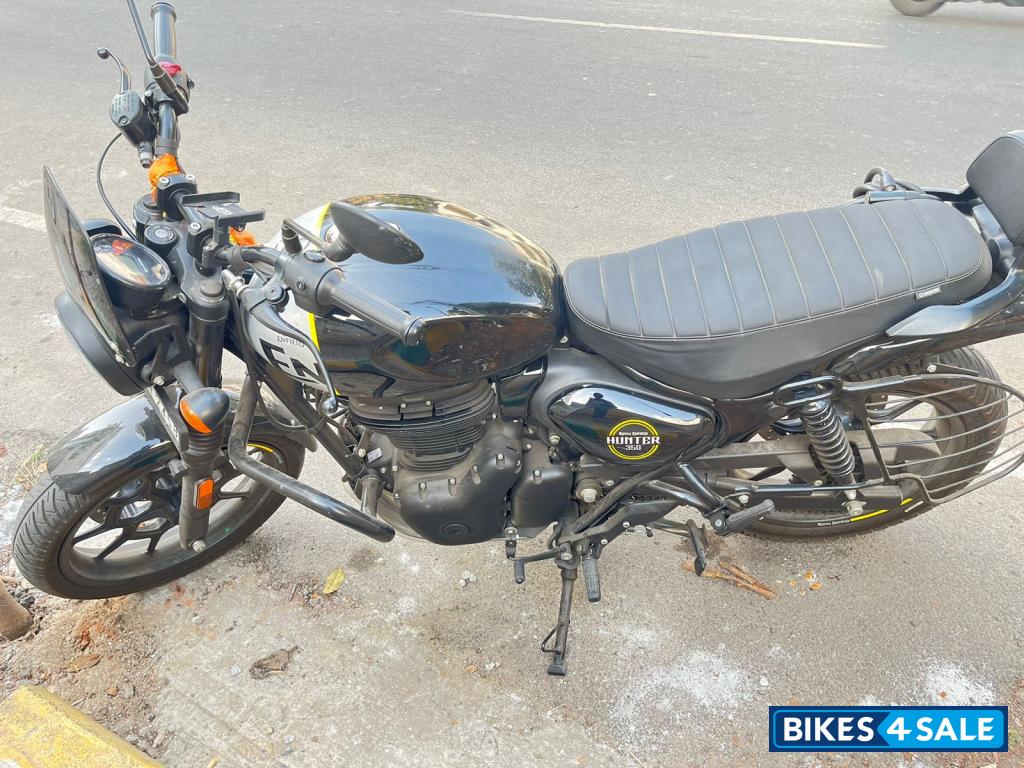 Rebel Black Royal Enfield Hunter 350 Retro