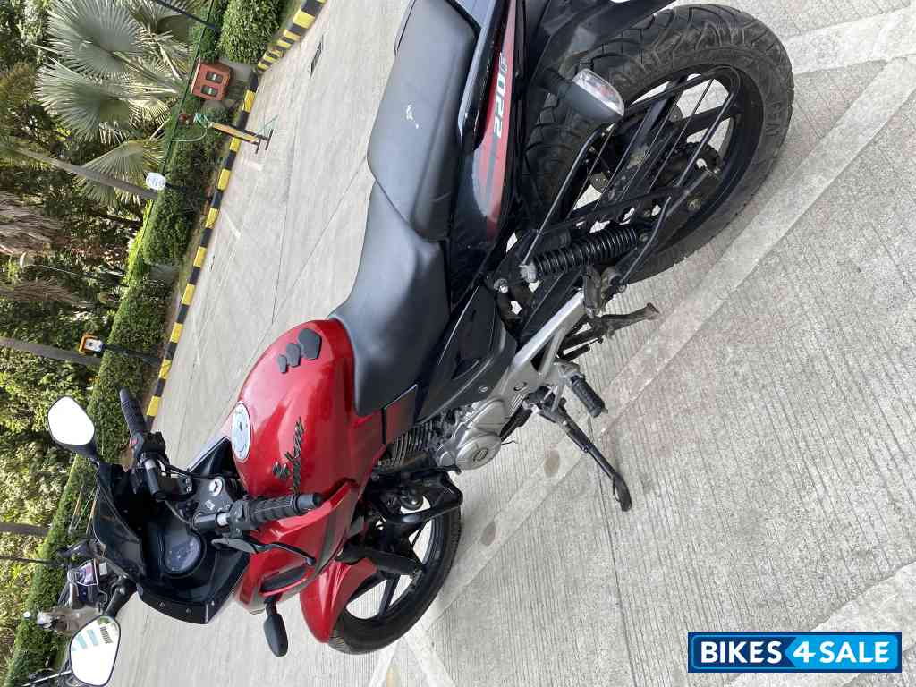 Bajaj Pulsar 220 DTSFi