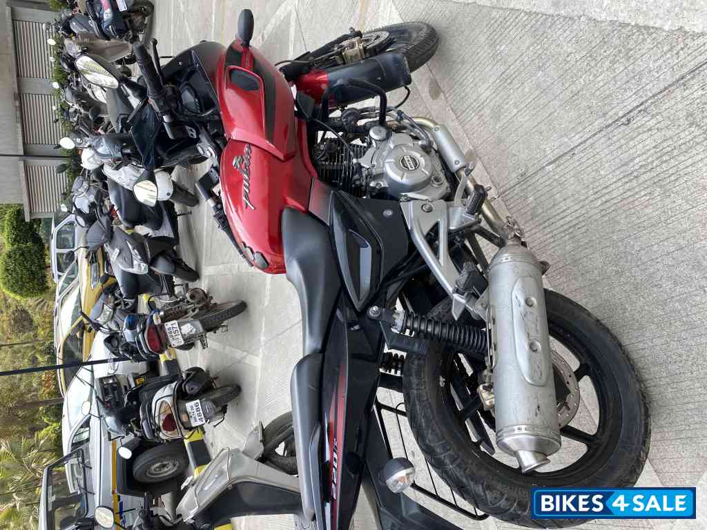 Bajaj Pulsar 220 DTSFi Bajaj Pulsar 220 DTSFi