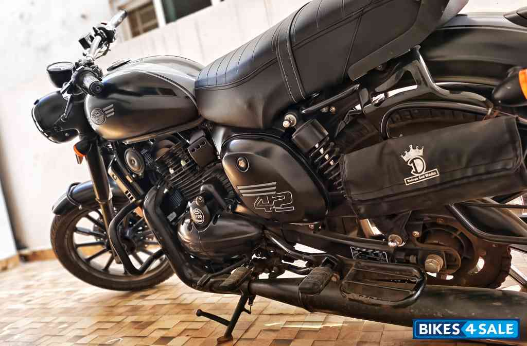 Jawa 42 Dual Channel ABS AllStar Black Jawa 42 Dual Channel ABS AllStar Black