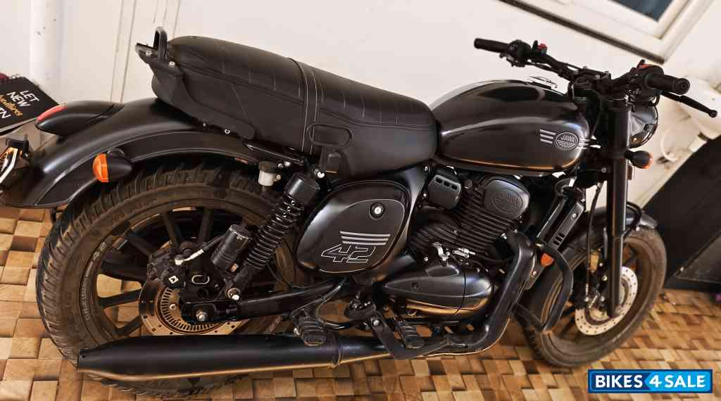 Jawa 42 Dual Channel ABS AllStar Black Jawa 42 Dual Channel ABS AllStar Black