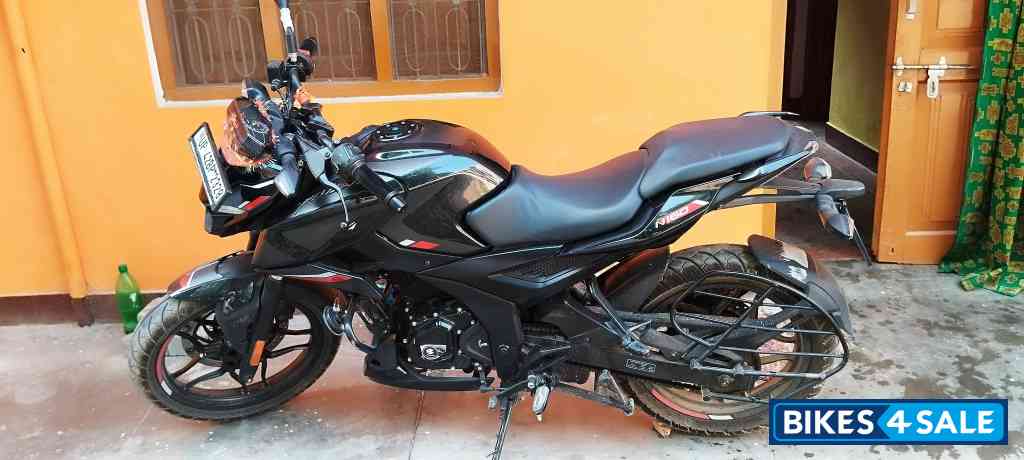 Black Bajaj Pulsar N160 Dual Channel ABS