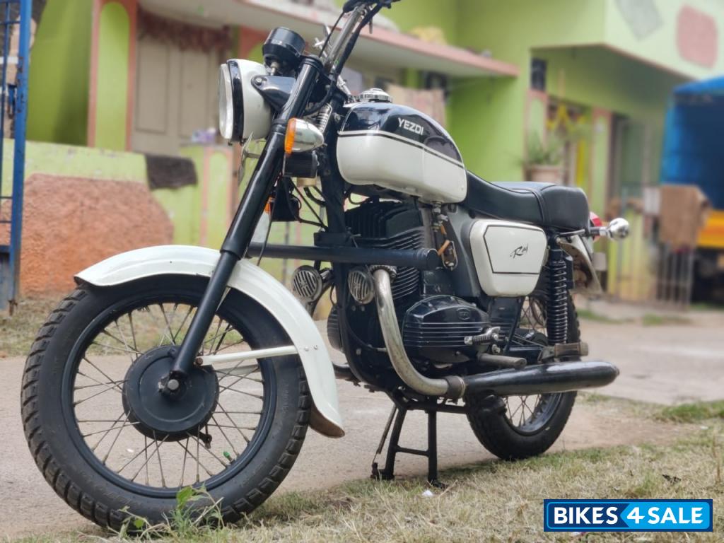 Black And White Ideal Jawa Yezdi CL II