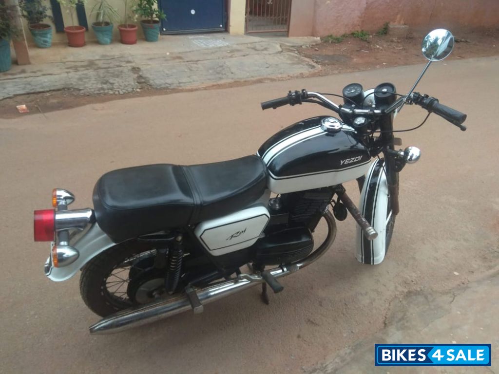 Black And White Ideal Jawa Yezdi CL II