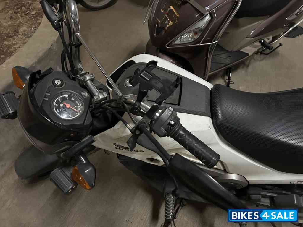 White Honda Navi