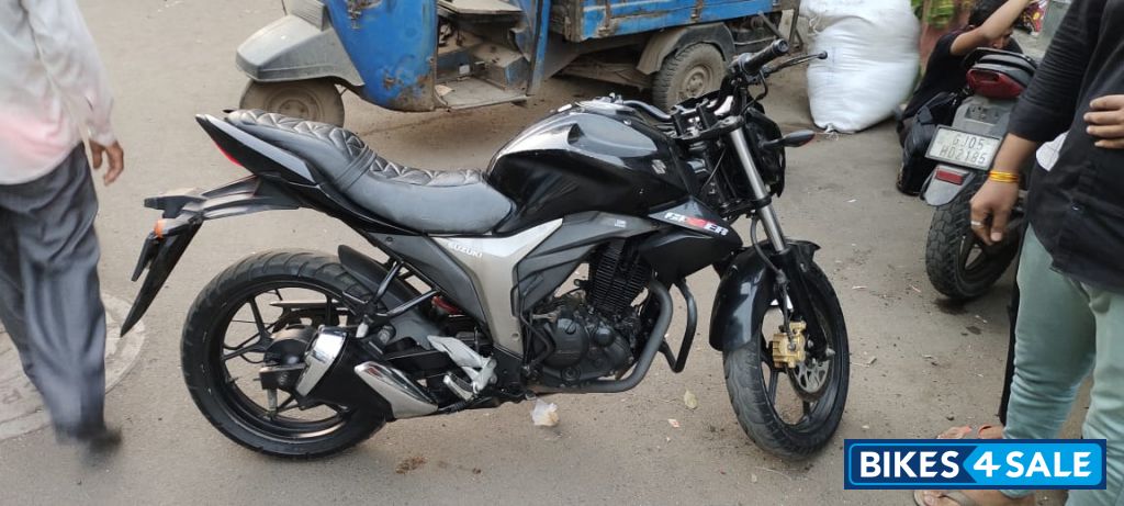Suzuki Gixxer SF