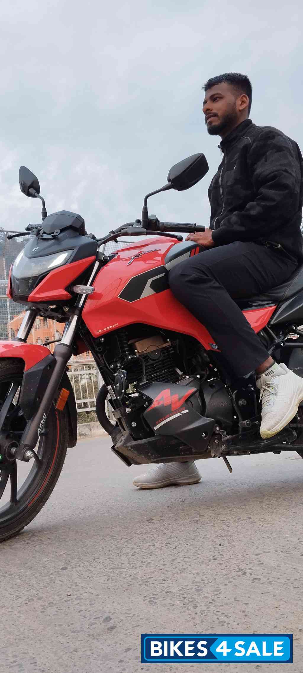 Red End  Black Combo Hero Xtreme 160R 4V Pro