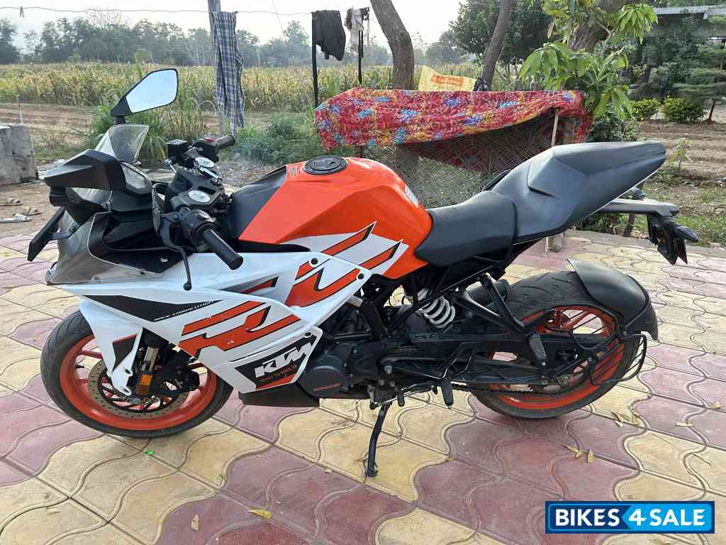 Orange KTM RC 125