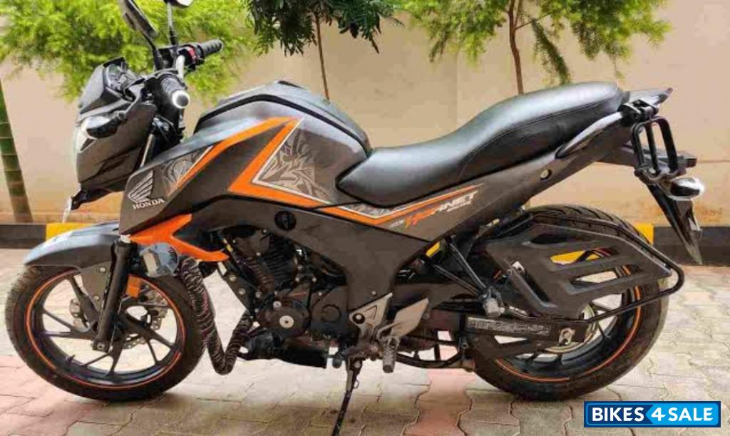 Honda CB Hornet 160R