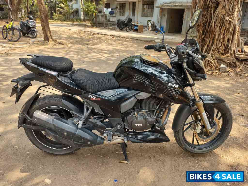 Black TVS Apache RTR 200 4V