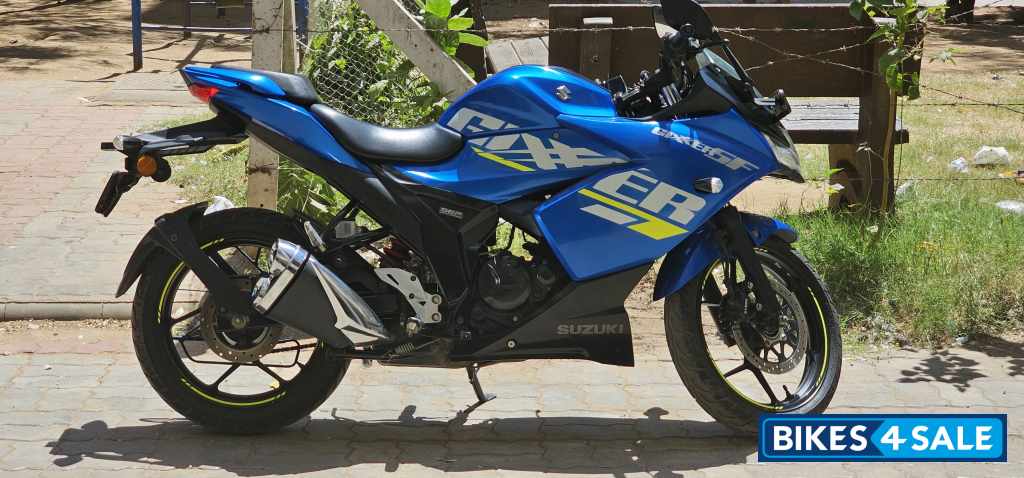 Blue Suzuki Gixxer SF Blue Suzuki Gixxer SF