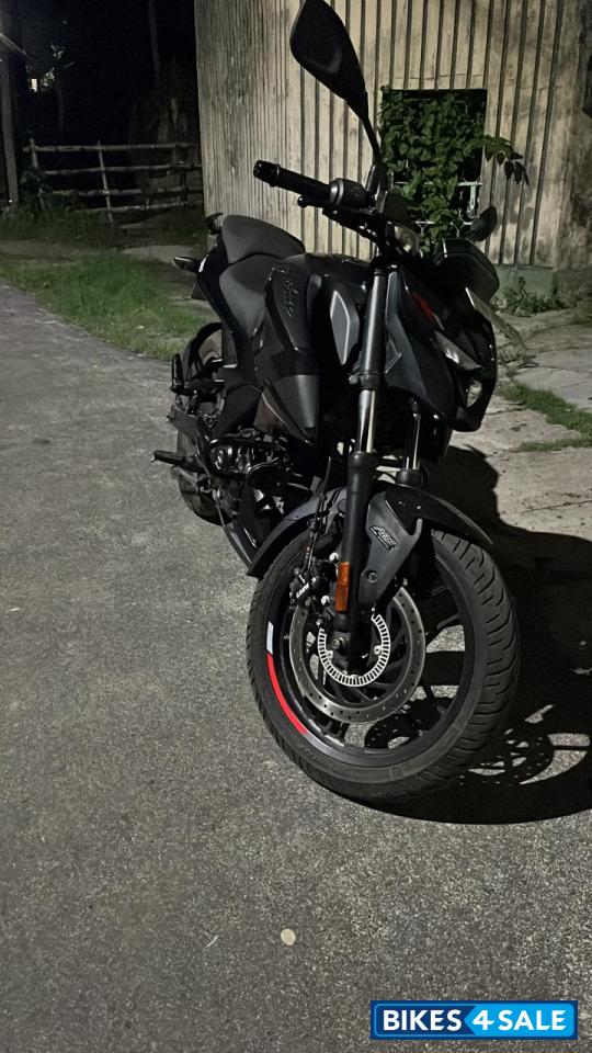 Black Bajaj Pulsar N160 Dual Channel ABS