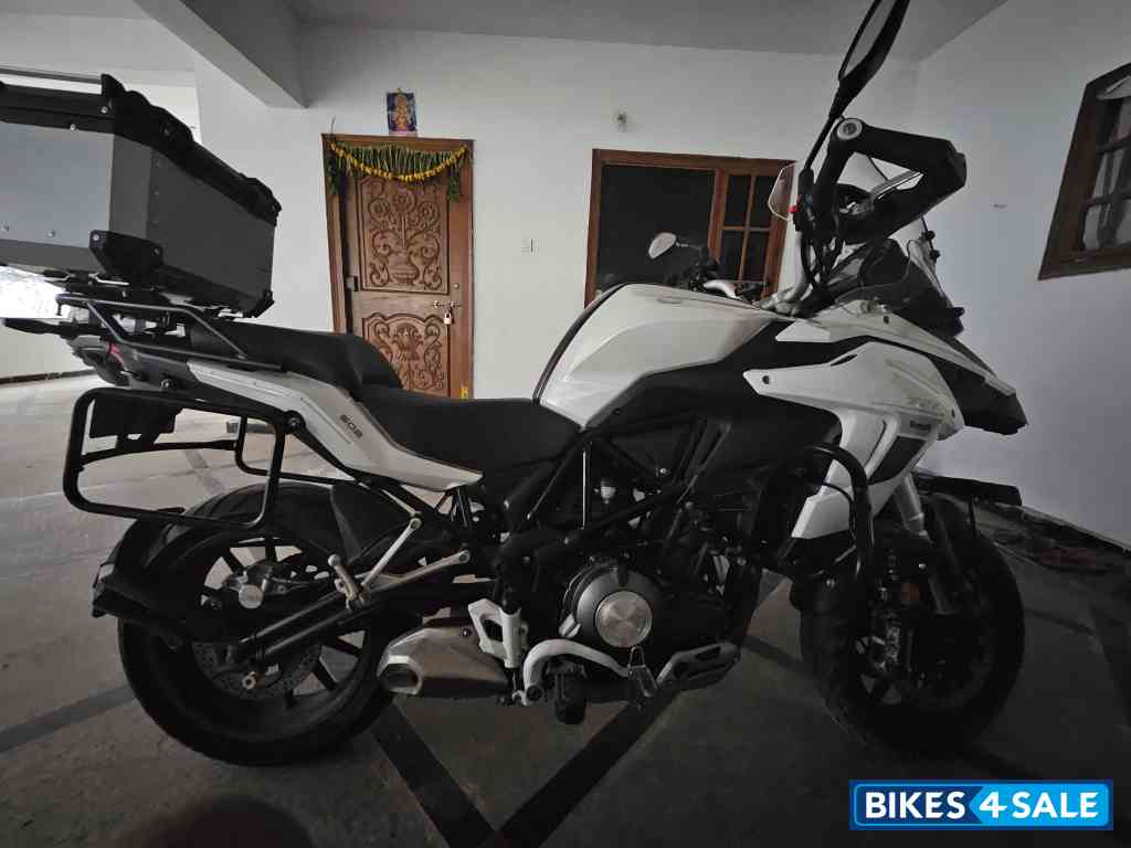 White Benelli TRK 502