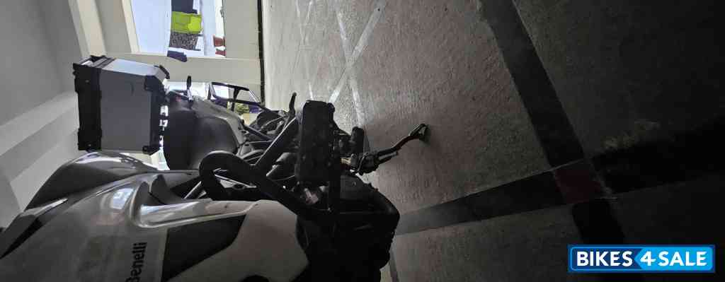 White Benelli TRK 502