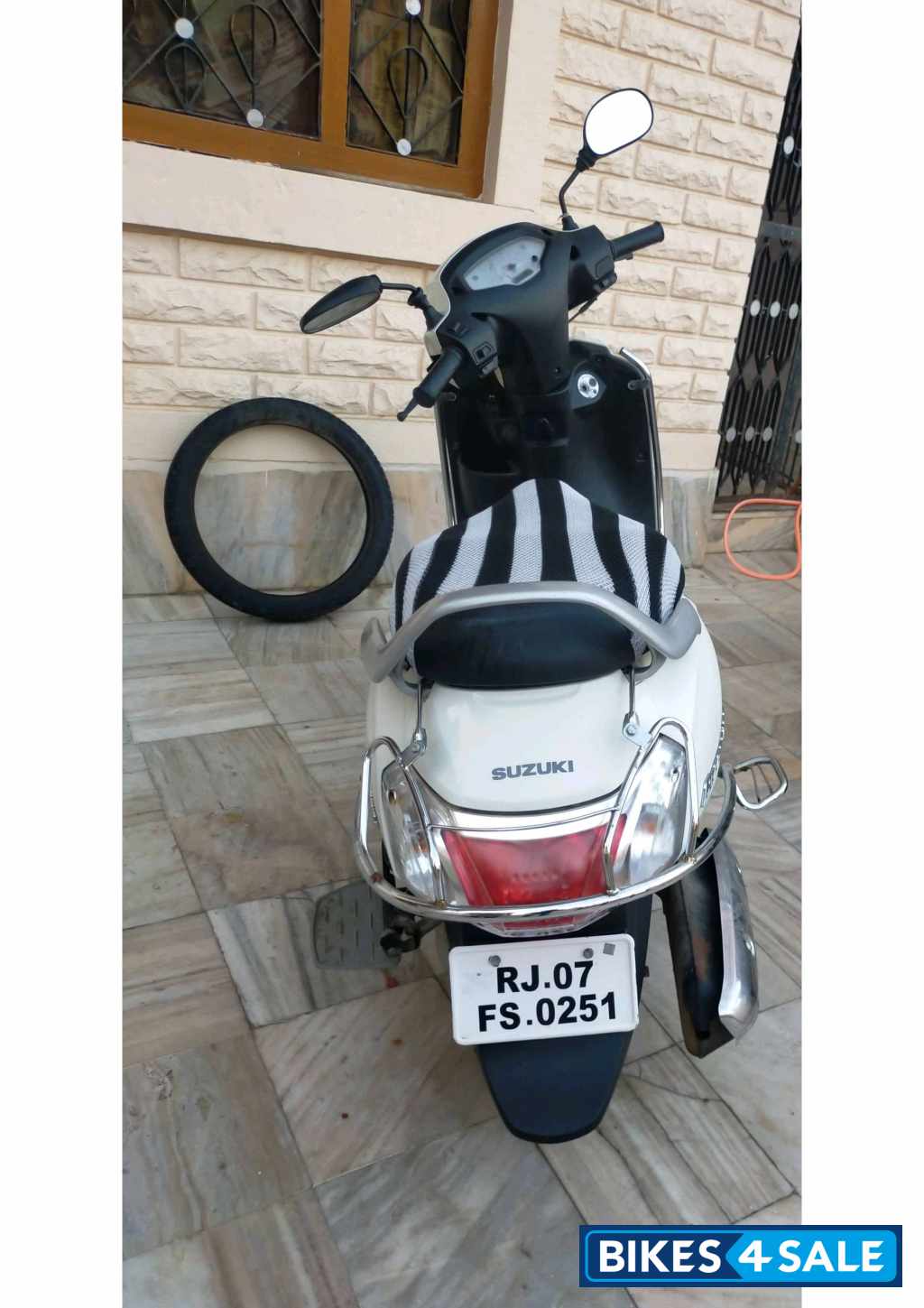 White Suzuki Access 125 Special Edition