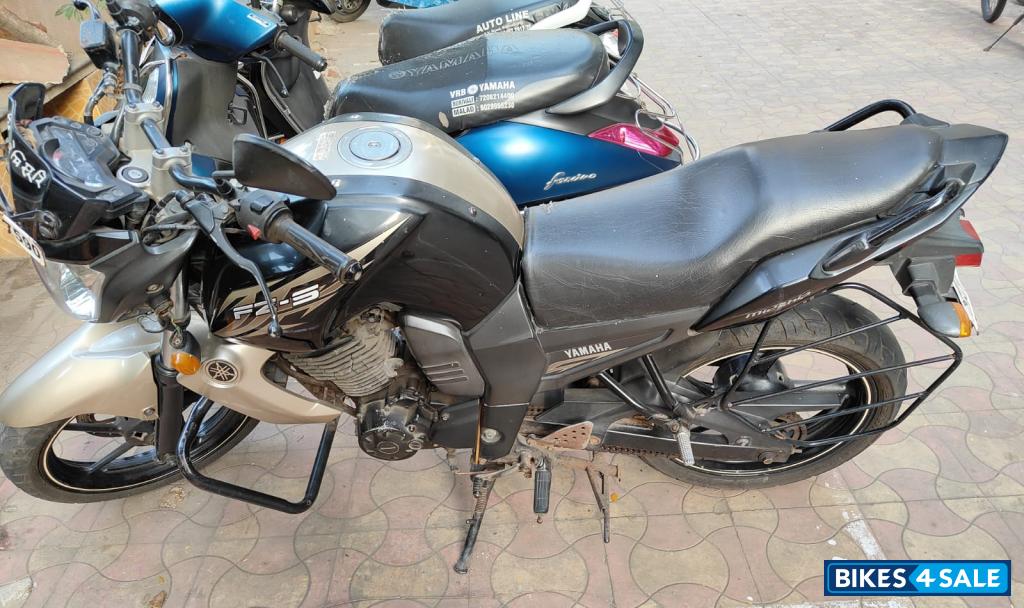 Gold Black Yamaha FZ-S