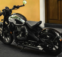 Jawa 42 Bobber Black Mirror