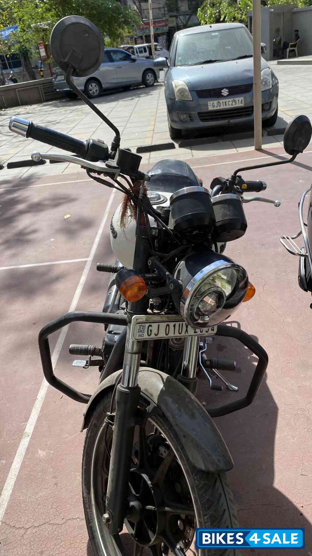 White Royal Enfield Thunderbird X 350