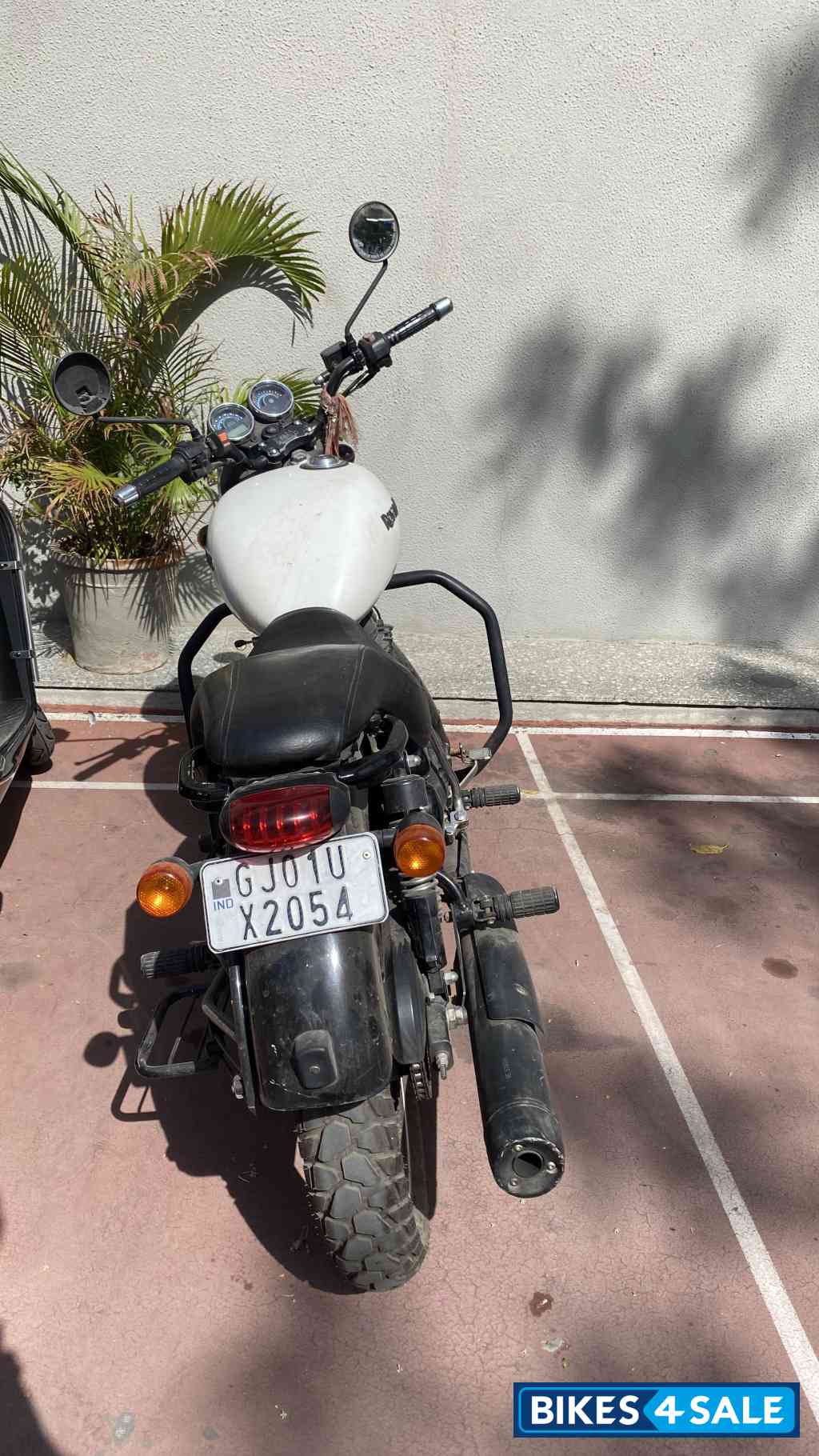 White Royal Enfield Thunderbird X 350