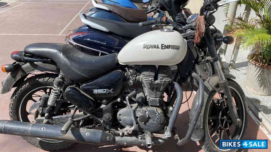 White Royal Enfield Thunderbird X 350