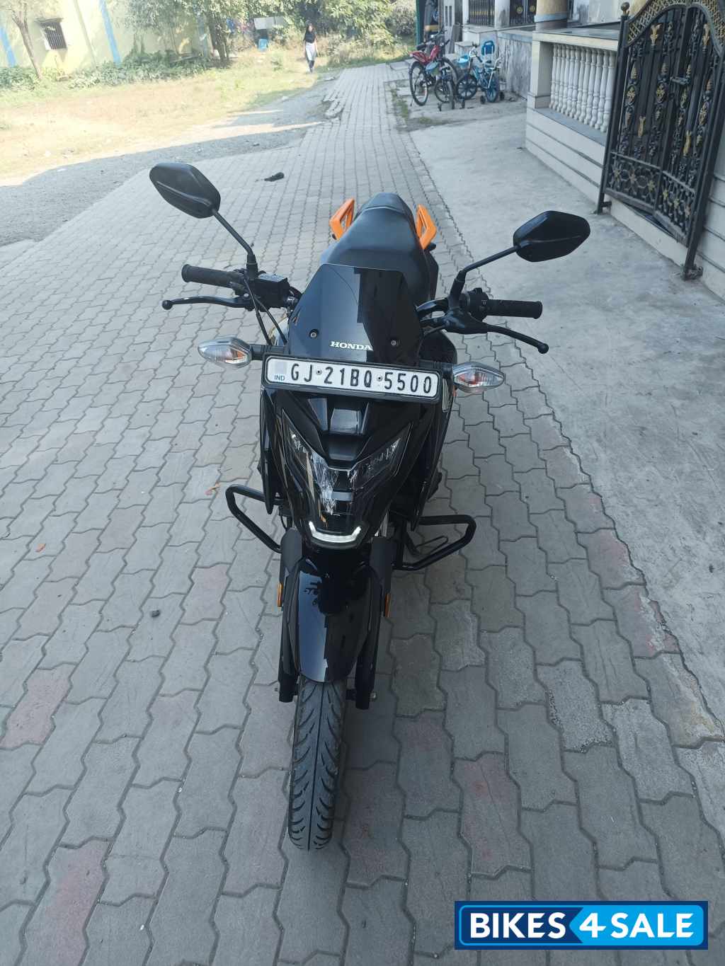 Pearl Igneous Black Honda XBlade BS6