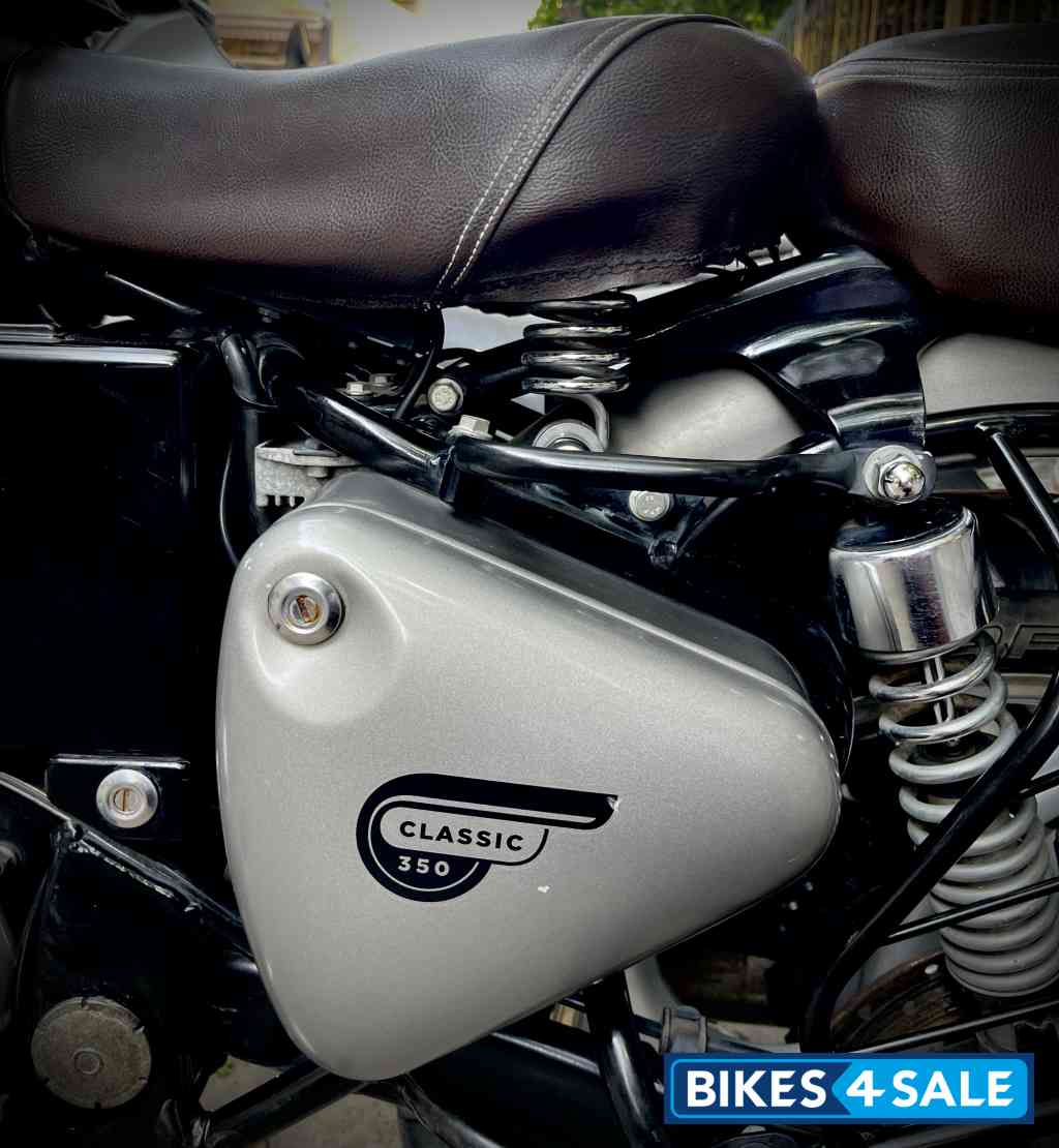 Gunmetal Grey Royal Enfield Classic Gunmetal Grey