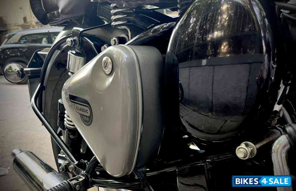 Gunmetal Grey Royal Enfield Classic Gunmetal Grey
