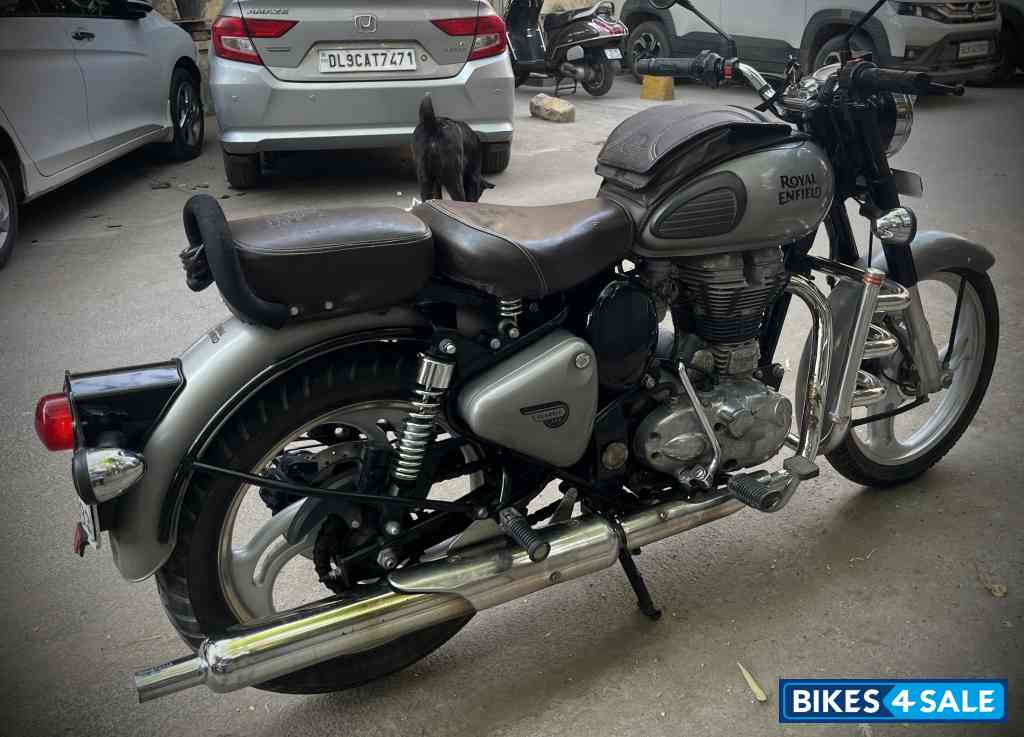Gunmetal Grey Royal Enfield Classic Gunmetal Grey