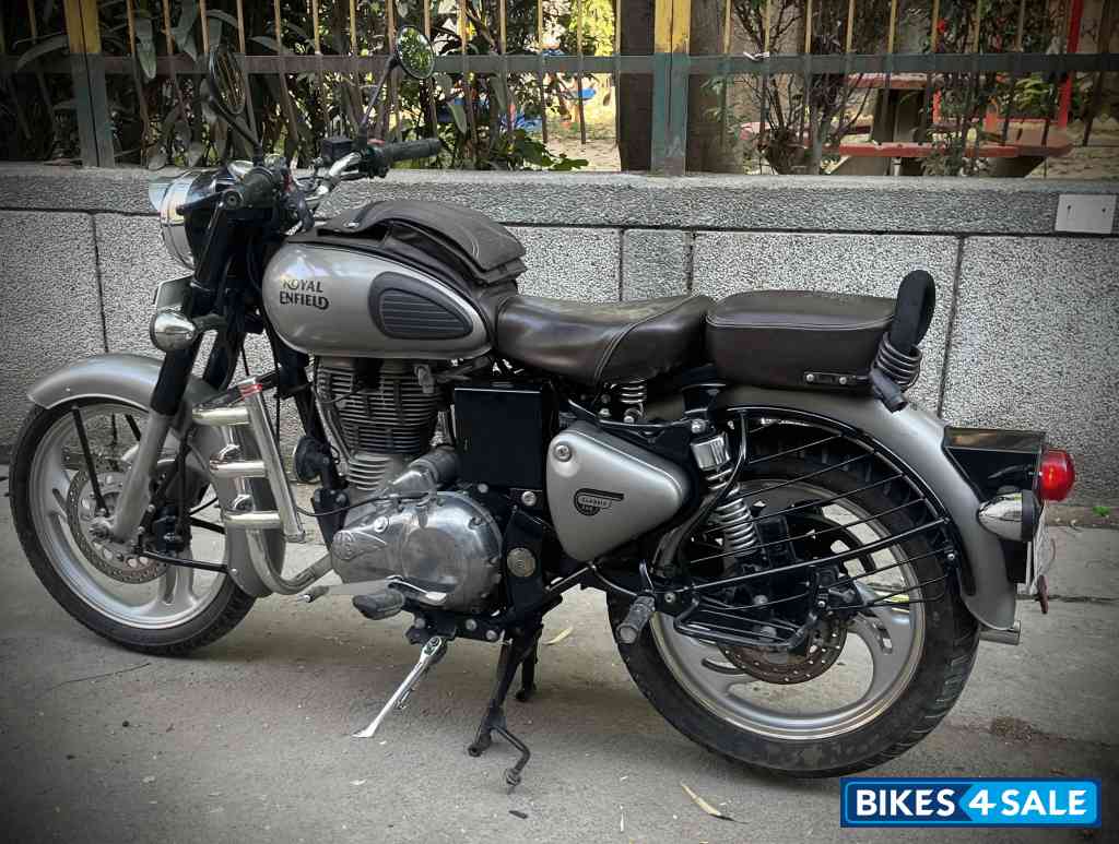 Gunmetal Grey Royal Enfield Classic Gunmetal Grey