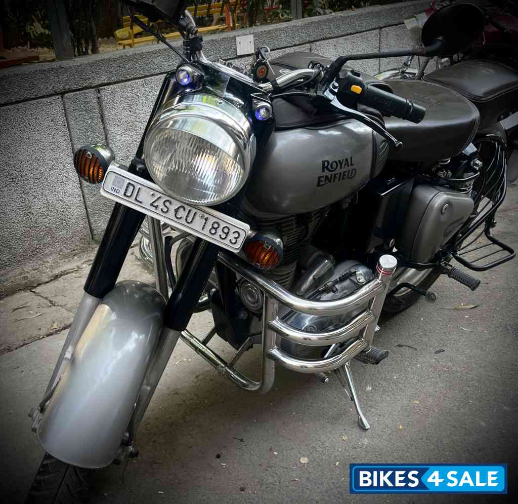 Gunmetal Grey Royal Enfield Classic Gunmetal Grey