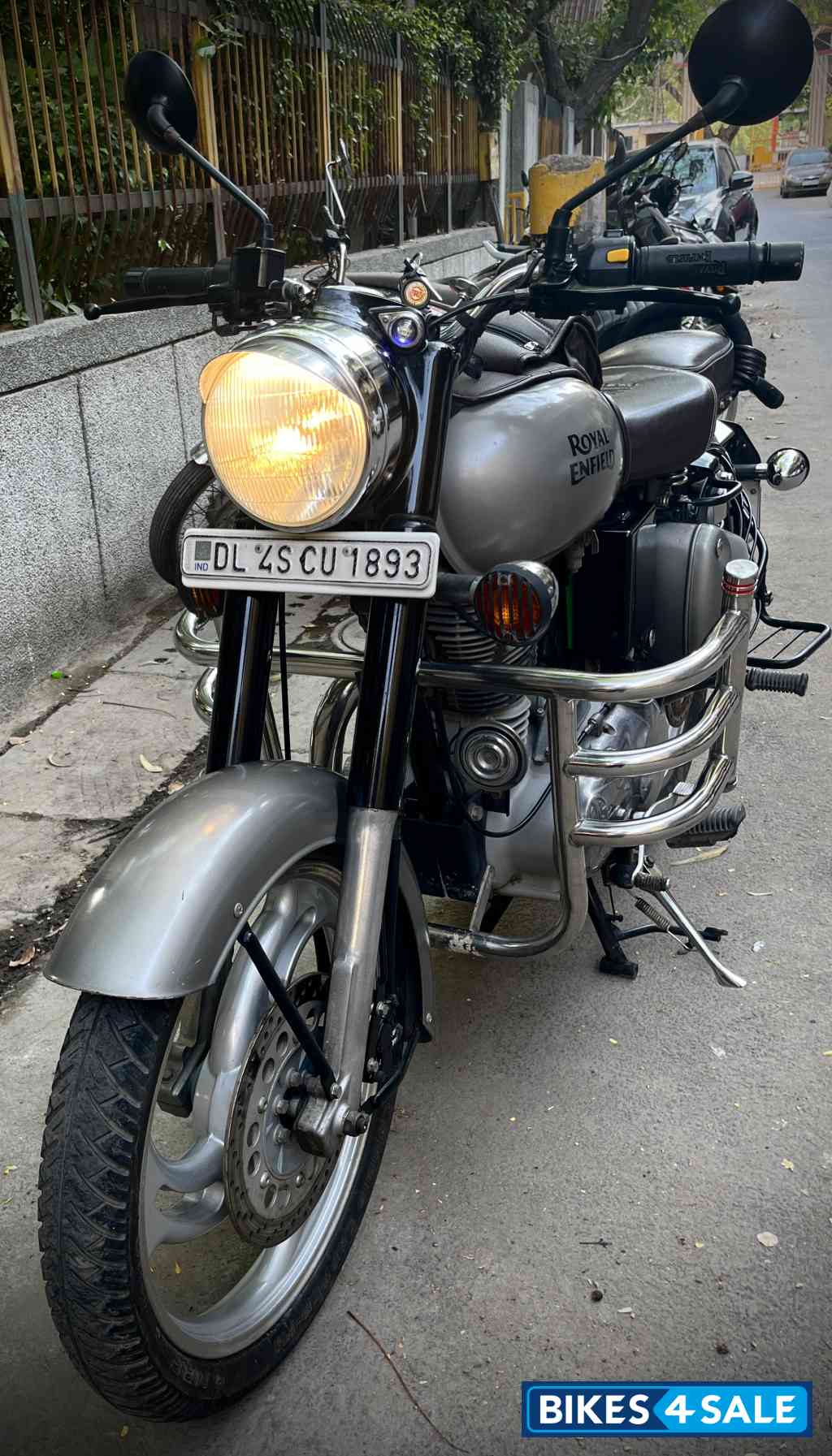 Gunmetal Grey Royal Enfield Classic Gunmetal Grey