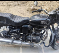 Jet Black Royal Enfield Bullet Standard 350