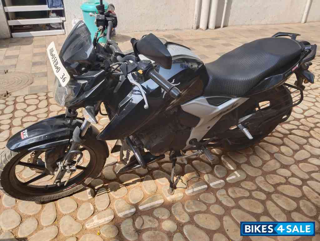 Black & White TVS Apache RTR 160 4V