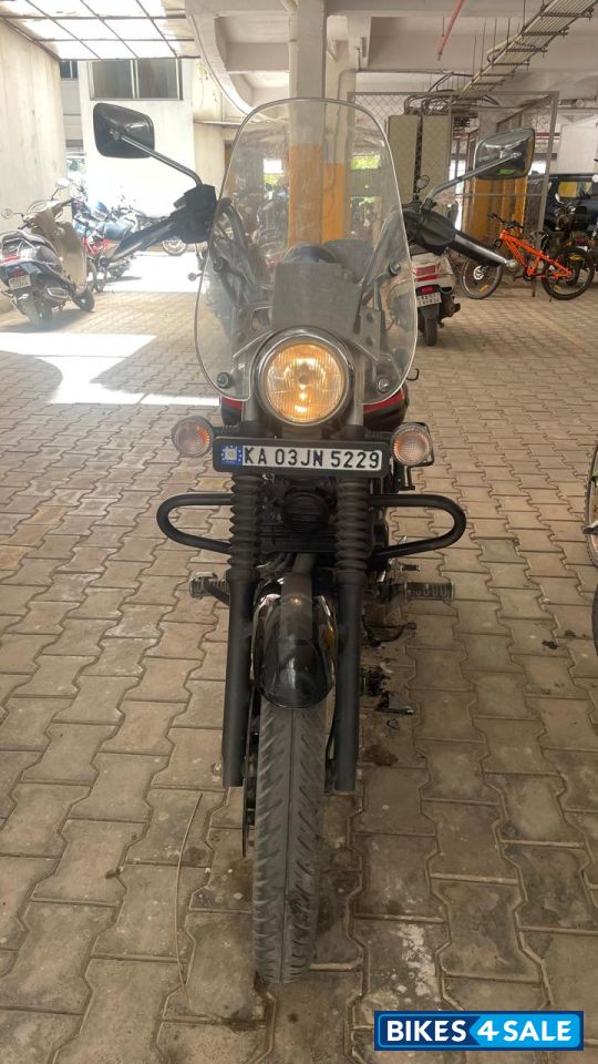 Black Bajaj Avenger Street 220