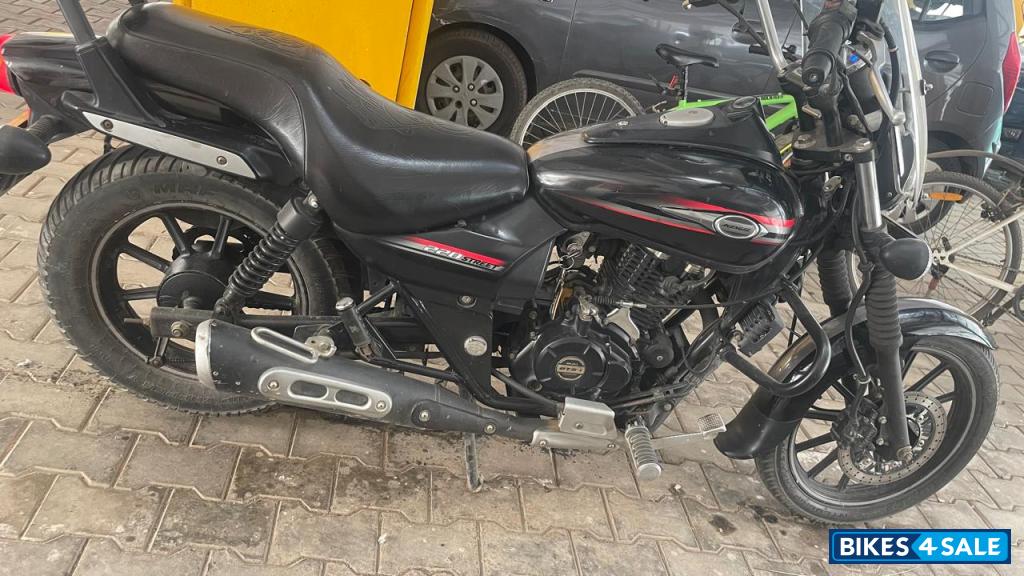 Black Bajaj Avenger Street 220 Black Bajaj Avenger Street 220