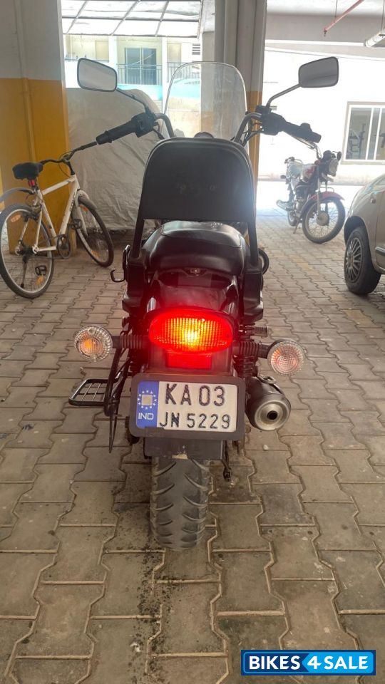 Black Bajaj Avenger Street 220 Black Bajaj Avenger Street 220