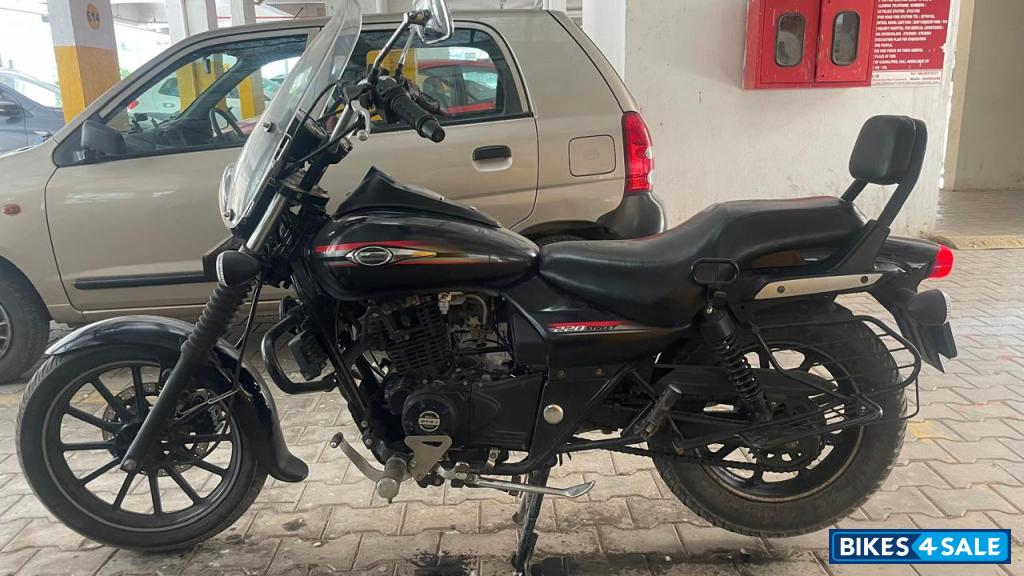 Black Bajaj Avenger Street 220 Black Bajaj Avenger Street 220