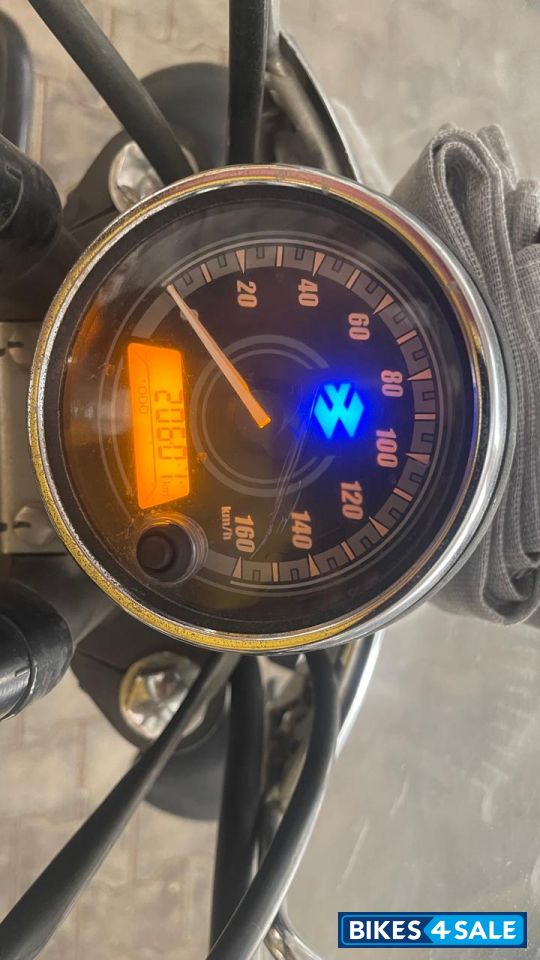 Black Bajaj Avenger Street 220 Black Bajaj Avenger Street 220