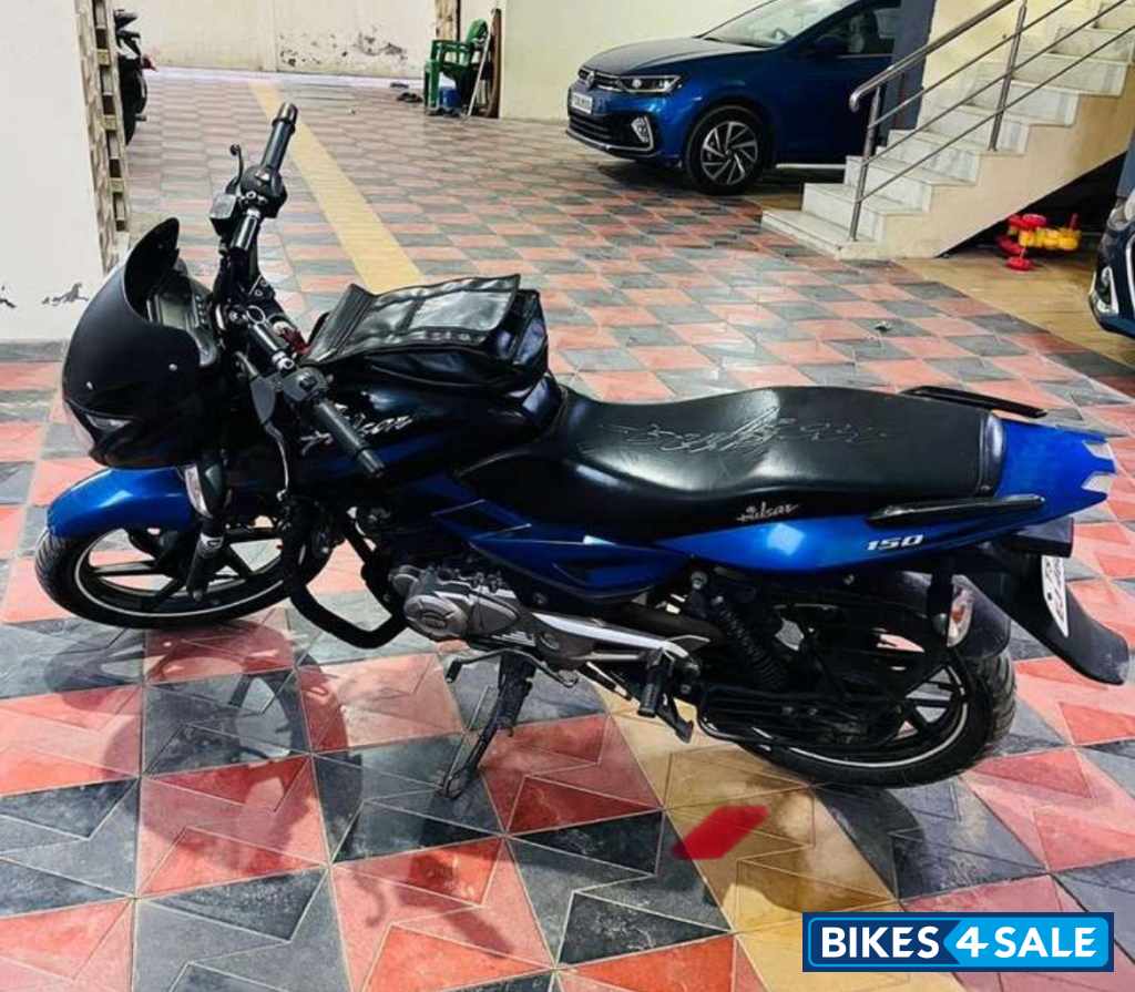 Saffire Blue Bajaj Pulsar 150 DTSi