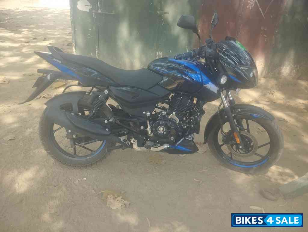 Bajaj Pulsar 125 Neon Disc Single Seat