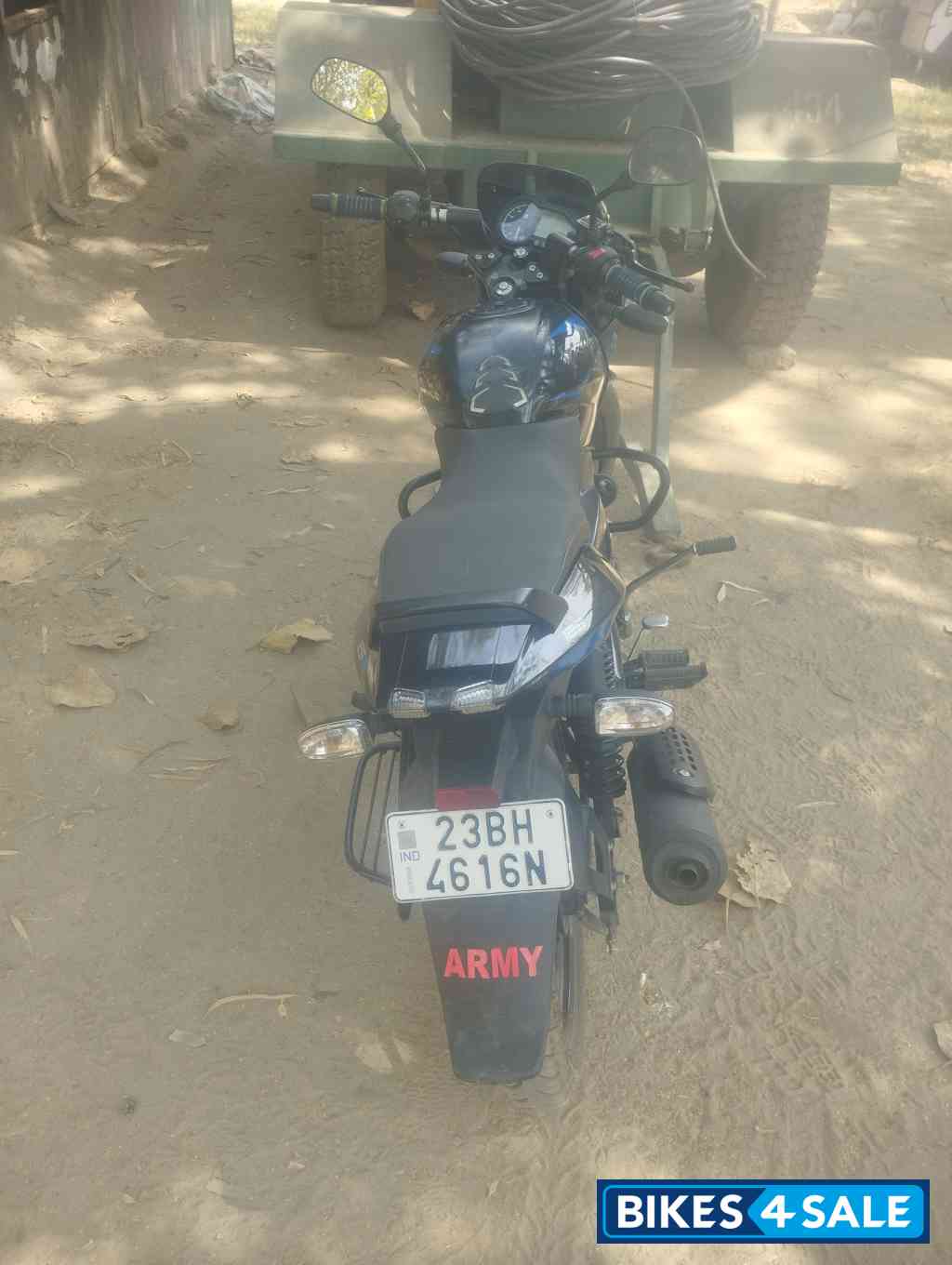 Bajaj Pulsar 125 Neon Disc Single Seat