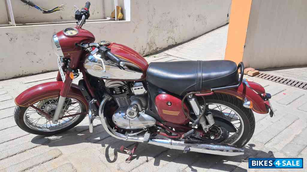Maroon Jawa Jawa