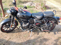 Matte Stealth Black Royal Enfield Classic 350 Dual Channel BS6