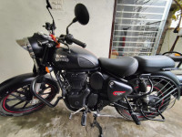Matte Stealth Black Royal Enfield Classic 350 Dual Channel BS6