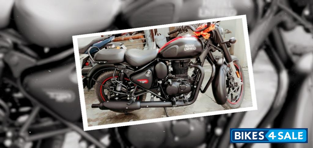 Matte Stealth Black Royal Enfield Classic 350 Dual Channel BS6