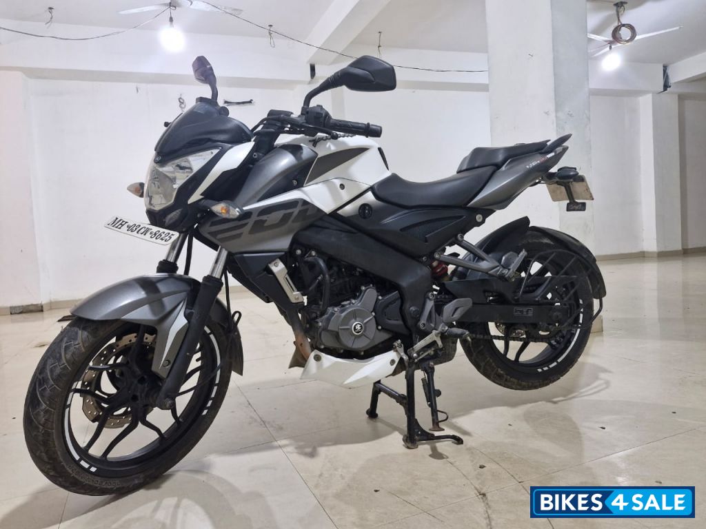 Black Bajaj Pulsar NS200