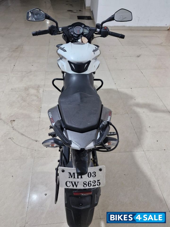 Black Bajaj Pulsar NS200