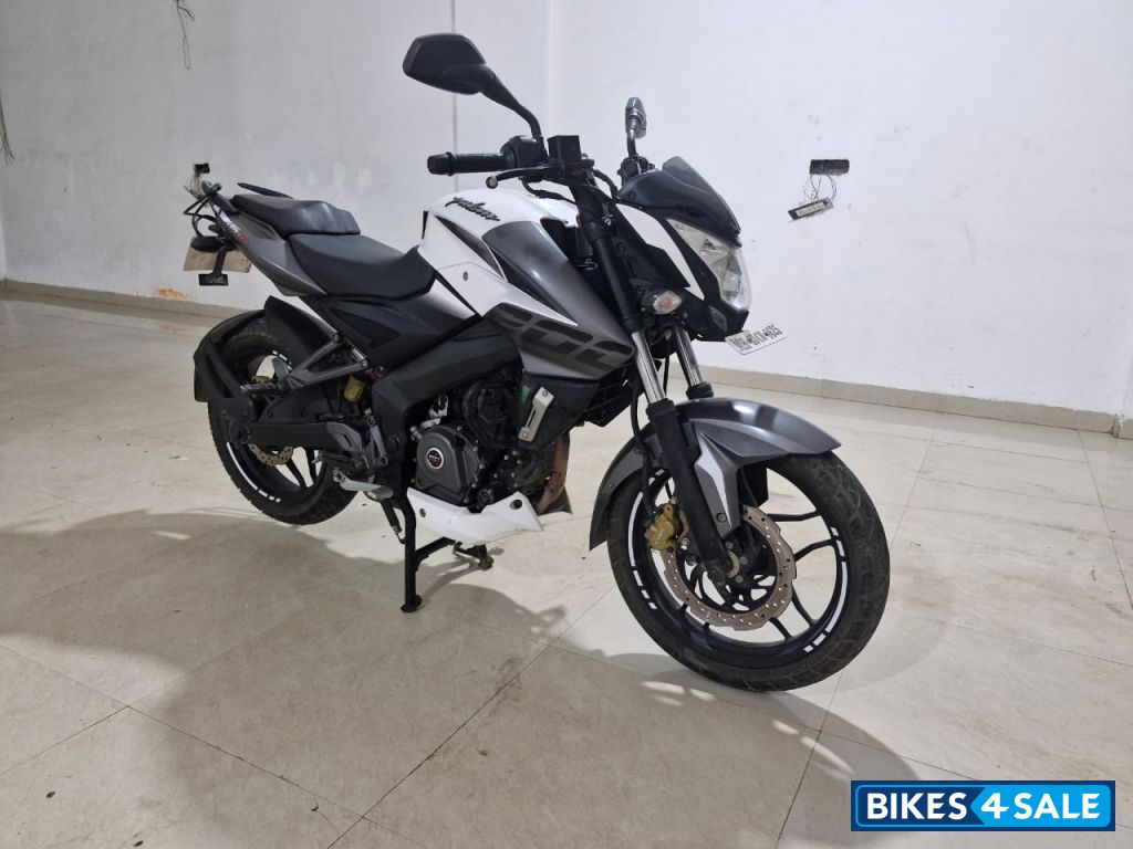 Black Bajaj Pulsar NS200